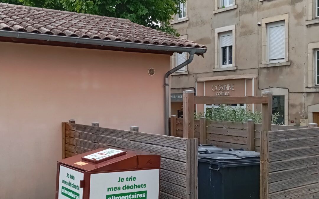 PAV déchets alimentaires – Place de l’Église | Fleurie
